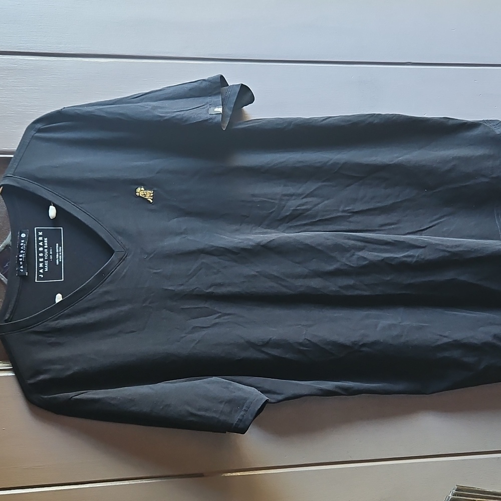 James Bark V-neck T-shirt